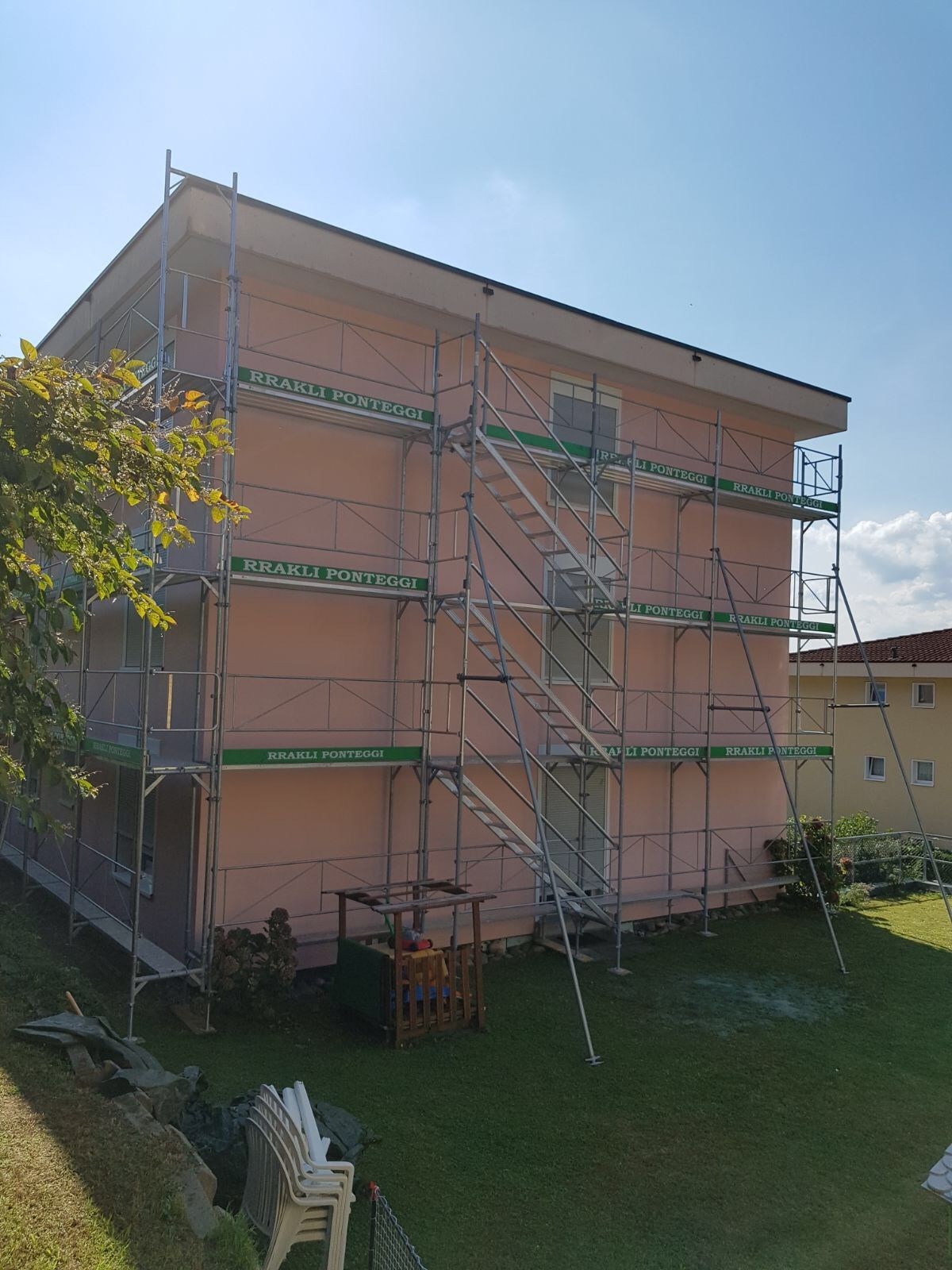 RRAKLI Ponteggi Sagl - Ponteggi condominio