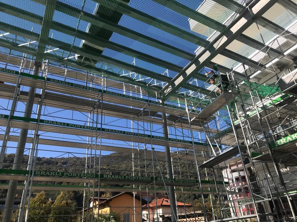 RRAKLI Ponteggi Sagl - Ponteggio per struttura in acciaio