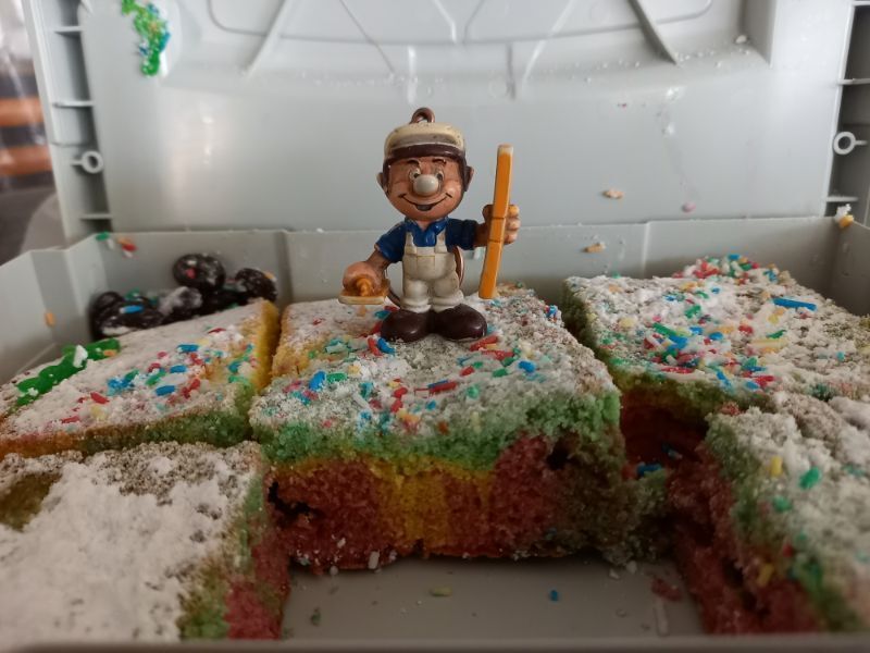 Kuchen mit Malerdekoration