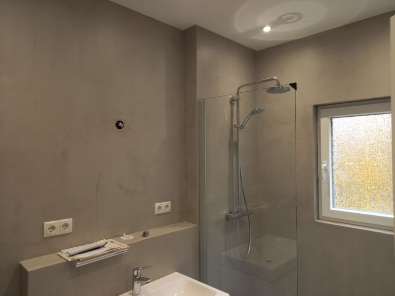 Malerarbeiten im Badezimmer