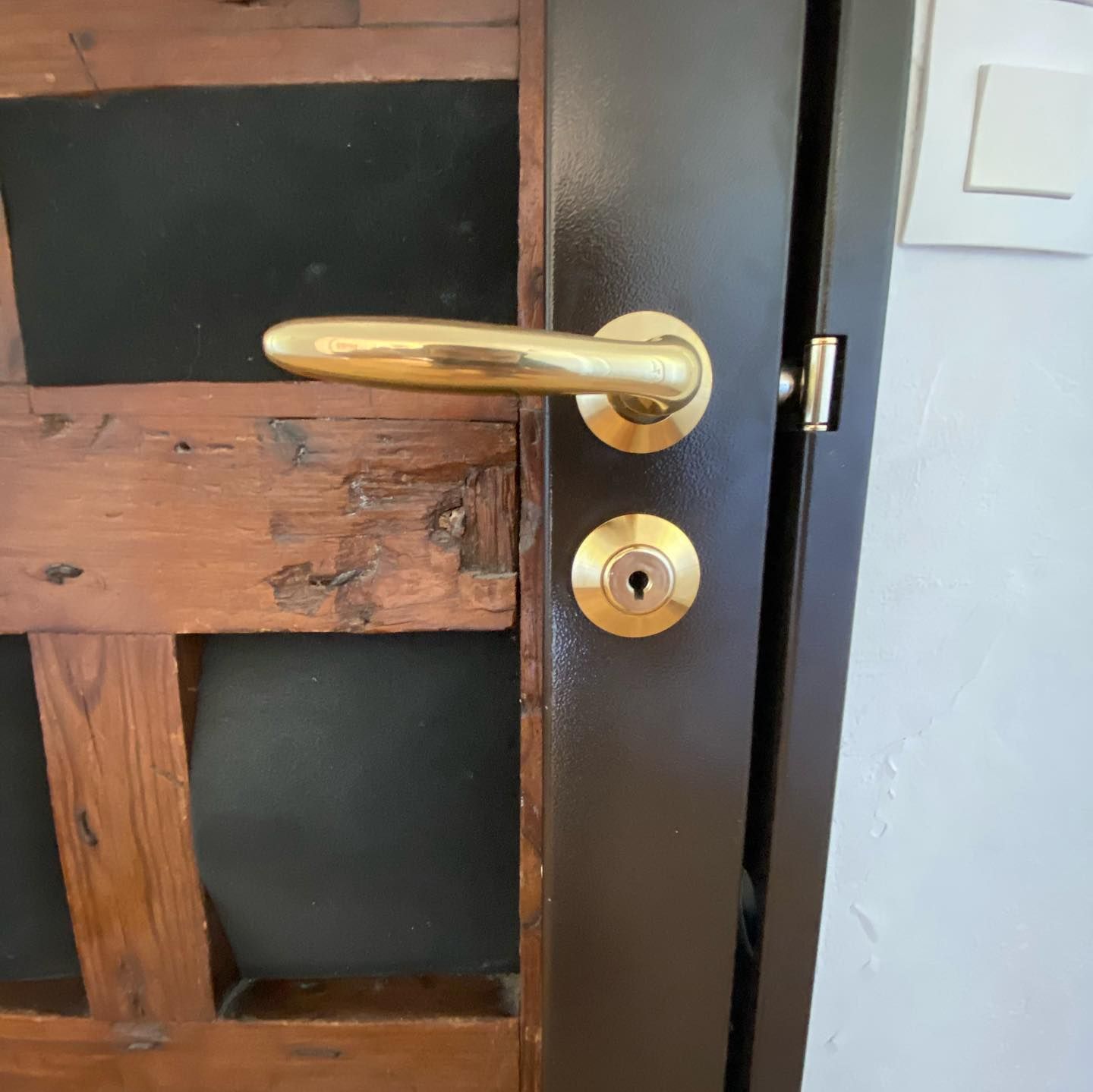 Installation de serrure multipoints