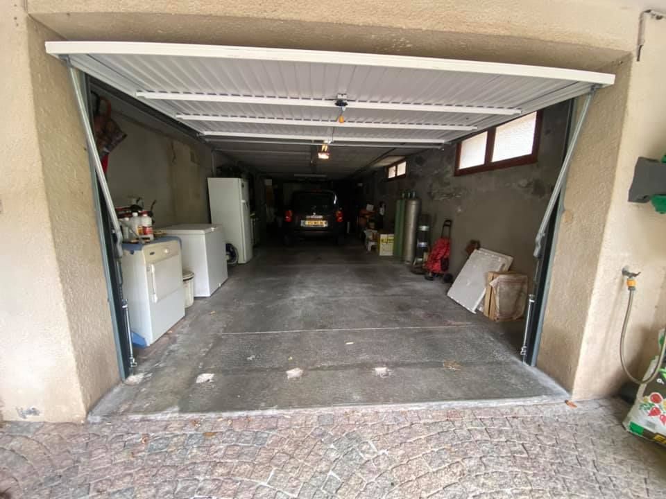 Porte de garage blanche