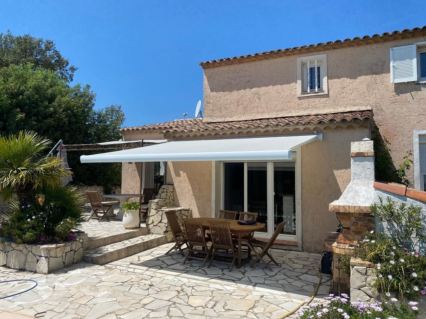 Pose de store banne motorisé