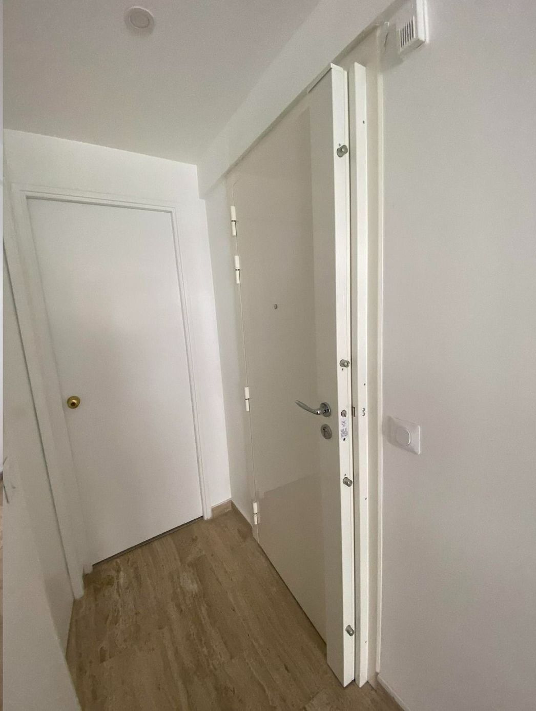 Porte d’entrée blanche