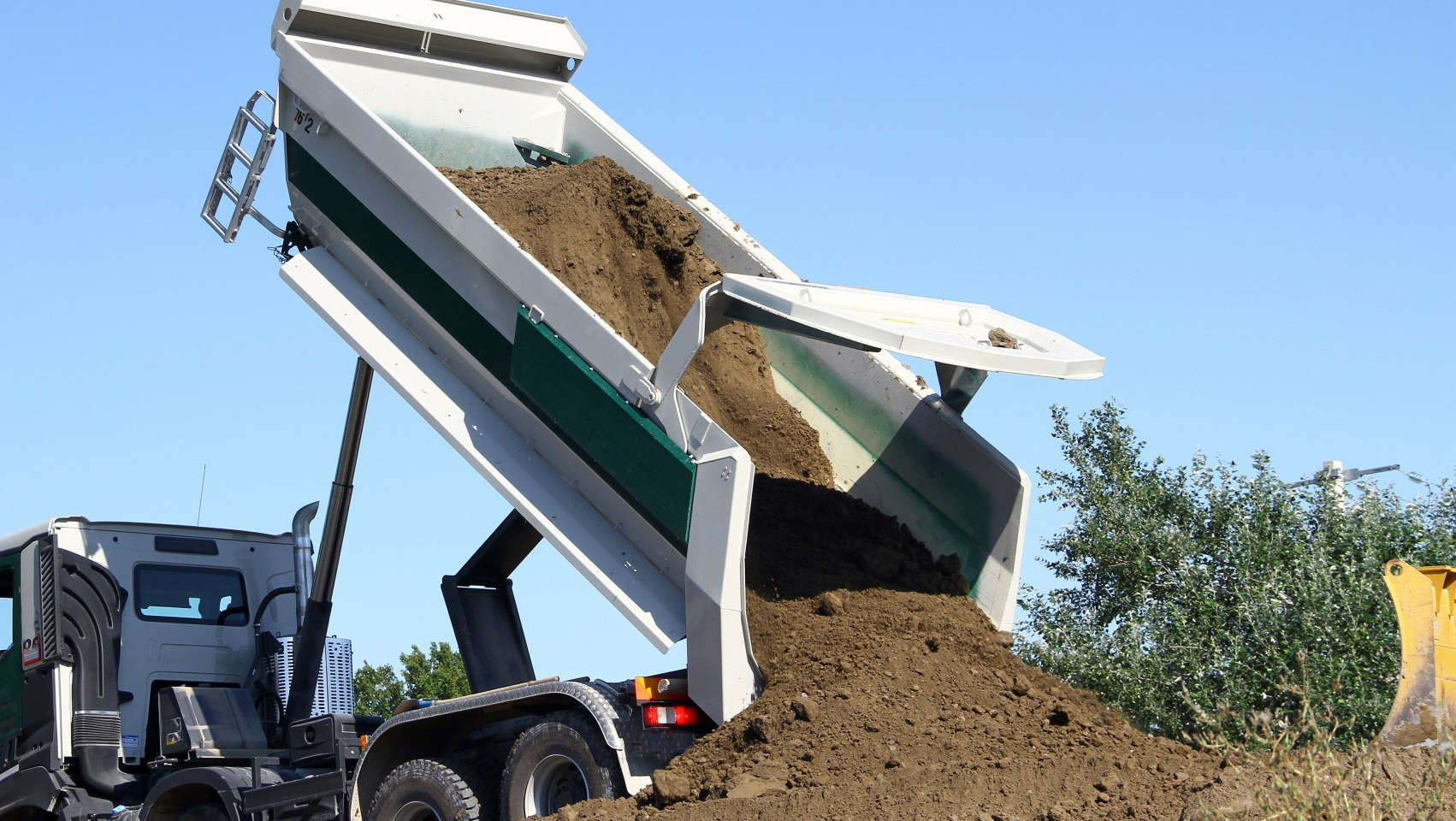 Location d'engin pour transporter du vrac