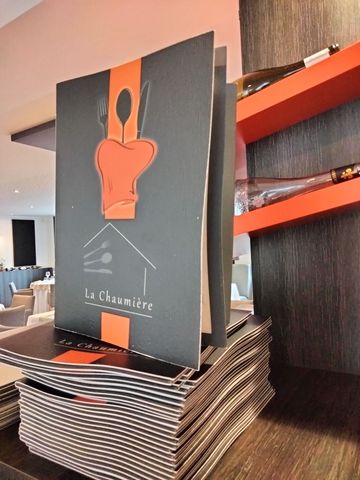 Un menu de restaurant intitulé La Chaumière .