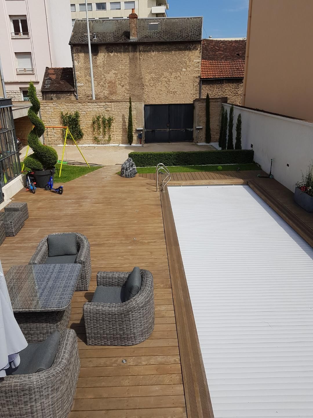 Terrasse avec piscine