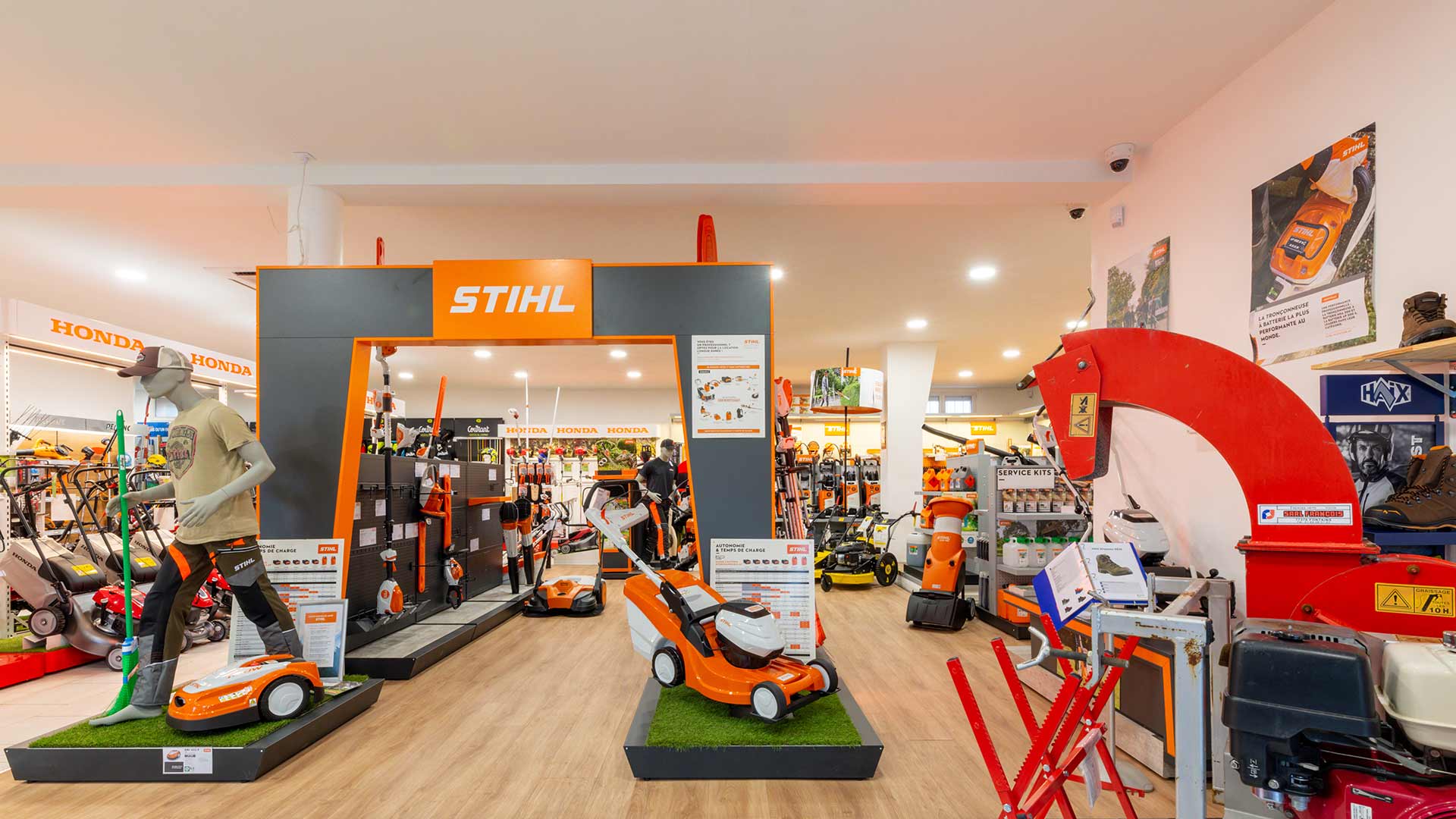 Section de produits STIHL en vente dans la boutique