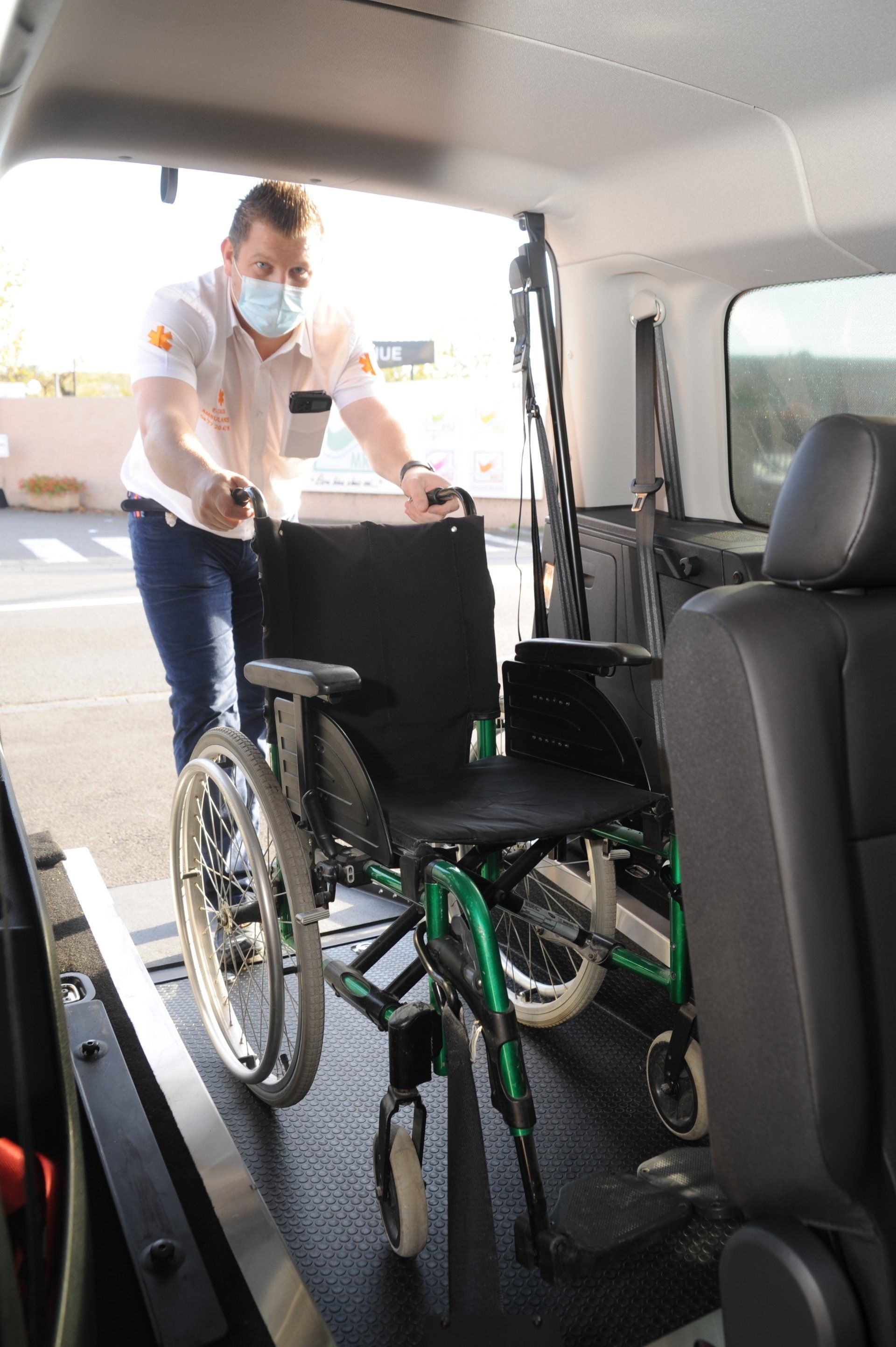 Transport pour les personnes en fauteuil roulant