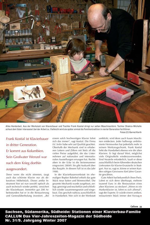 Mann und Kind arbeiten in einer Werkstatt an Modelleisenbahnschienen.