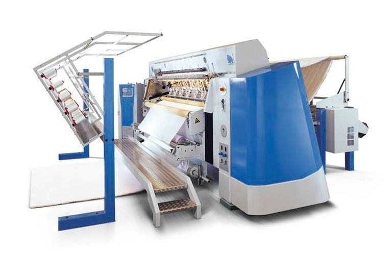 Eine blau-weiße Maschine mit den Buchstaben eee darauf