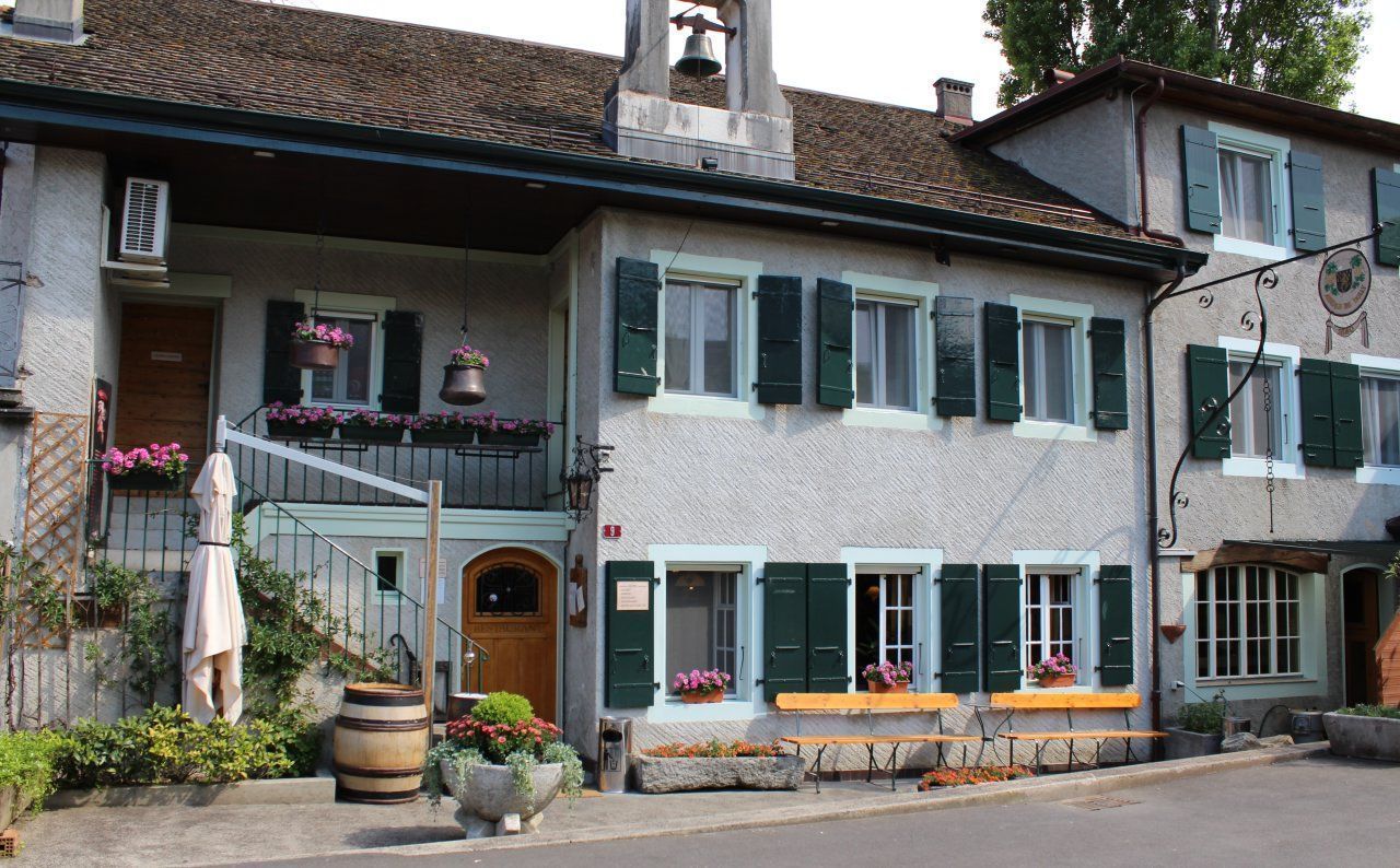 Auberge de Dully - Hôtel à Dully - Maison