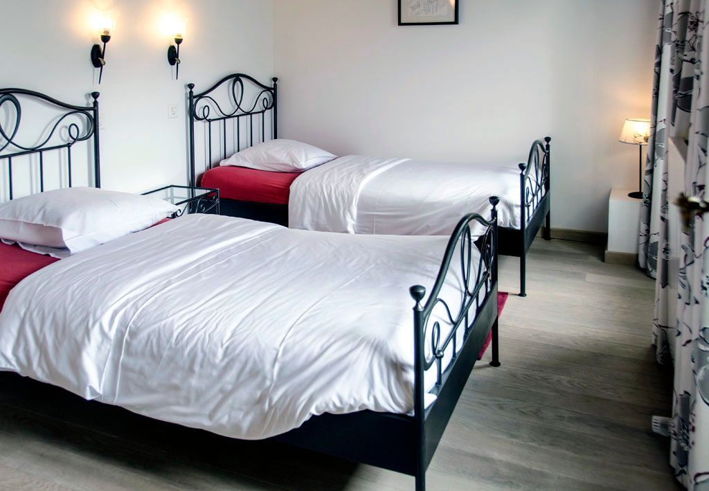 Auberge de Dully - Hôtel à Dully - double chambre charmante