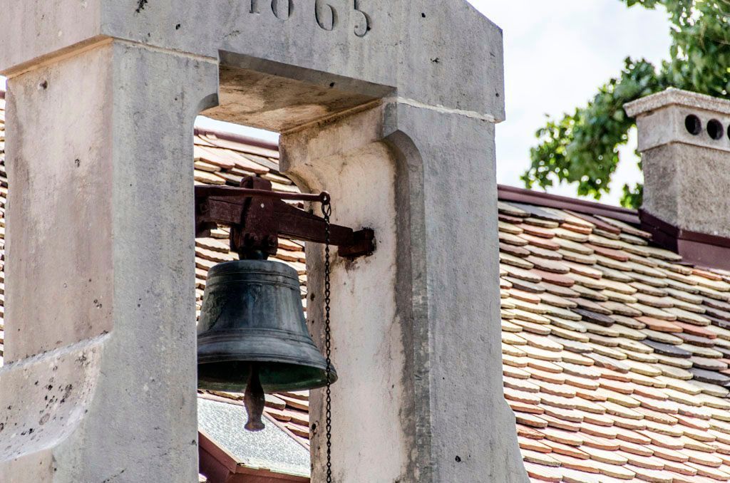 Auberge de Dully - Hôtel à Dully - Cloche