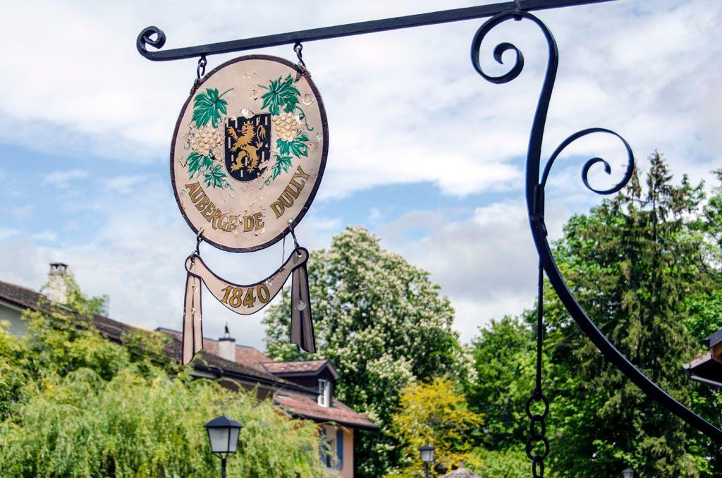 Auberge de Dully - Hôtel à Dully - Maison
