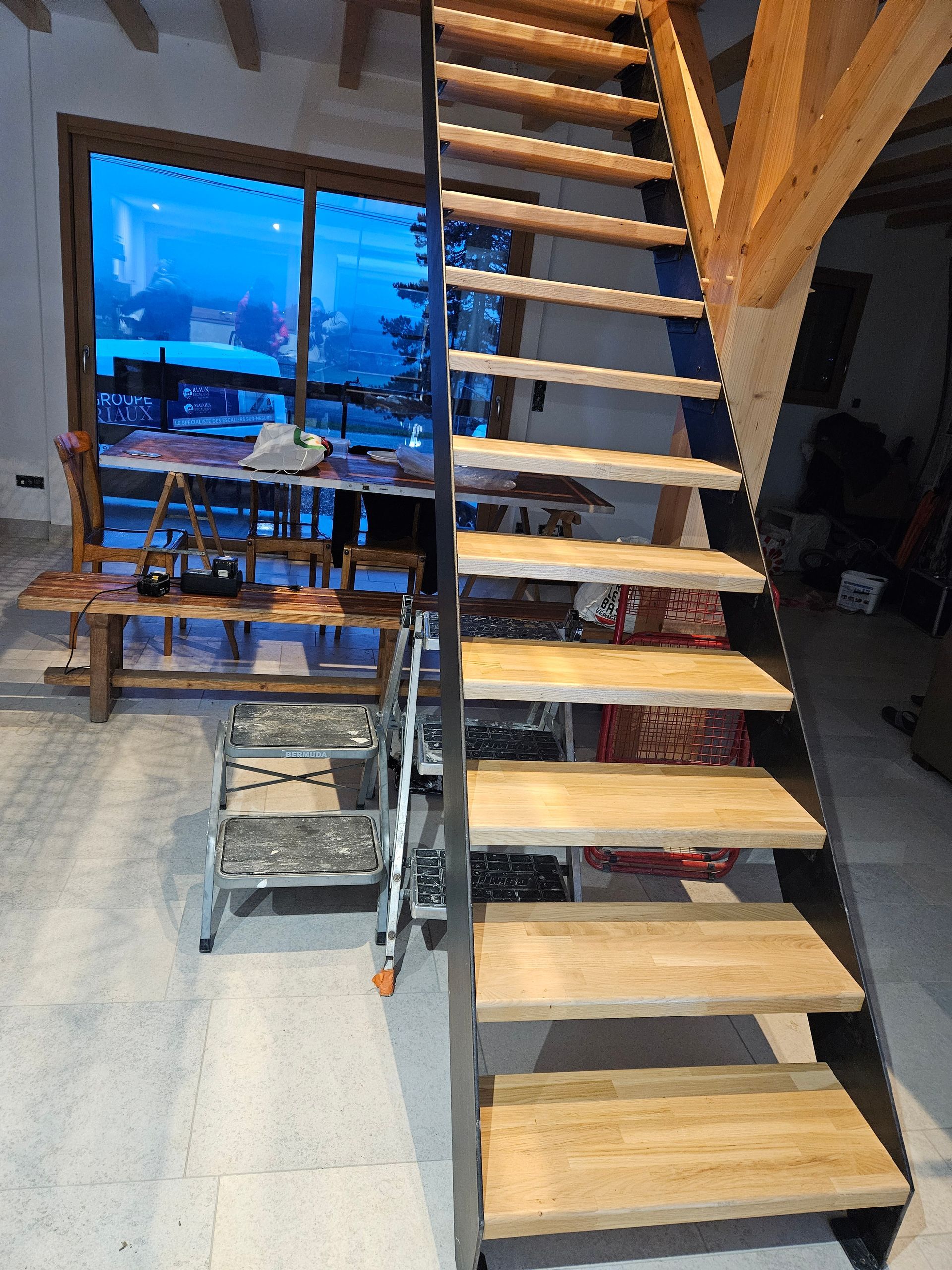 Escalier droit en bois et métal