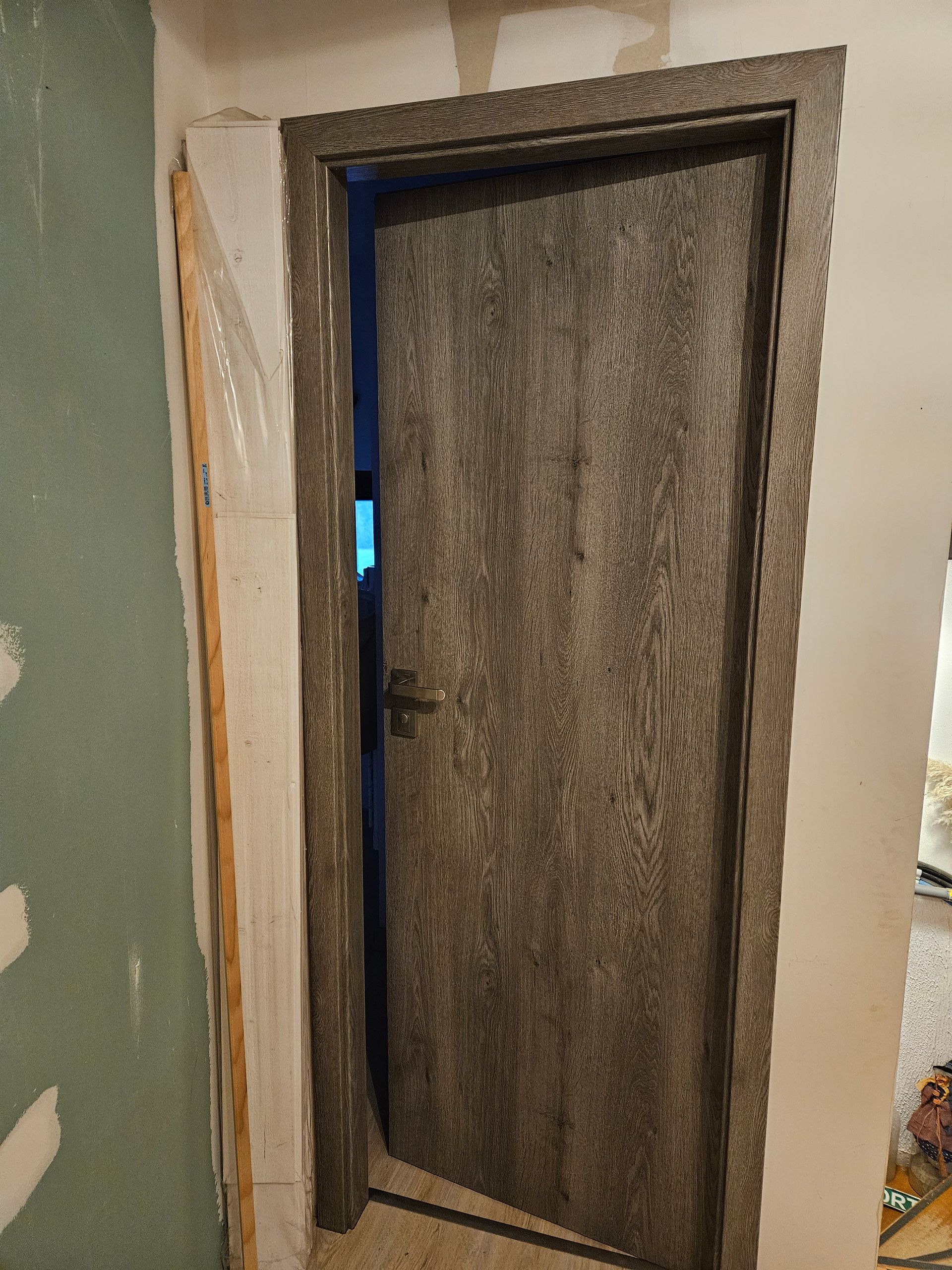 Porte en bois gris