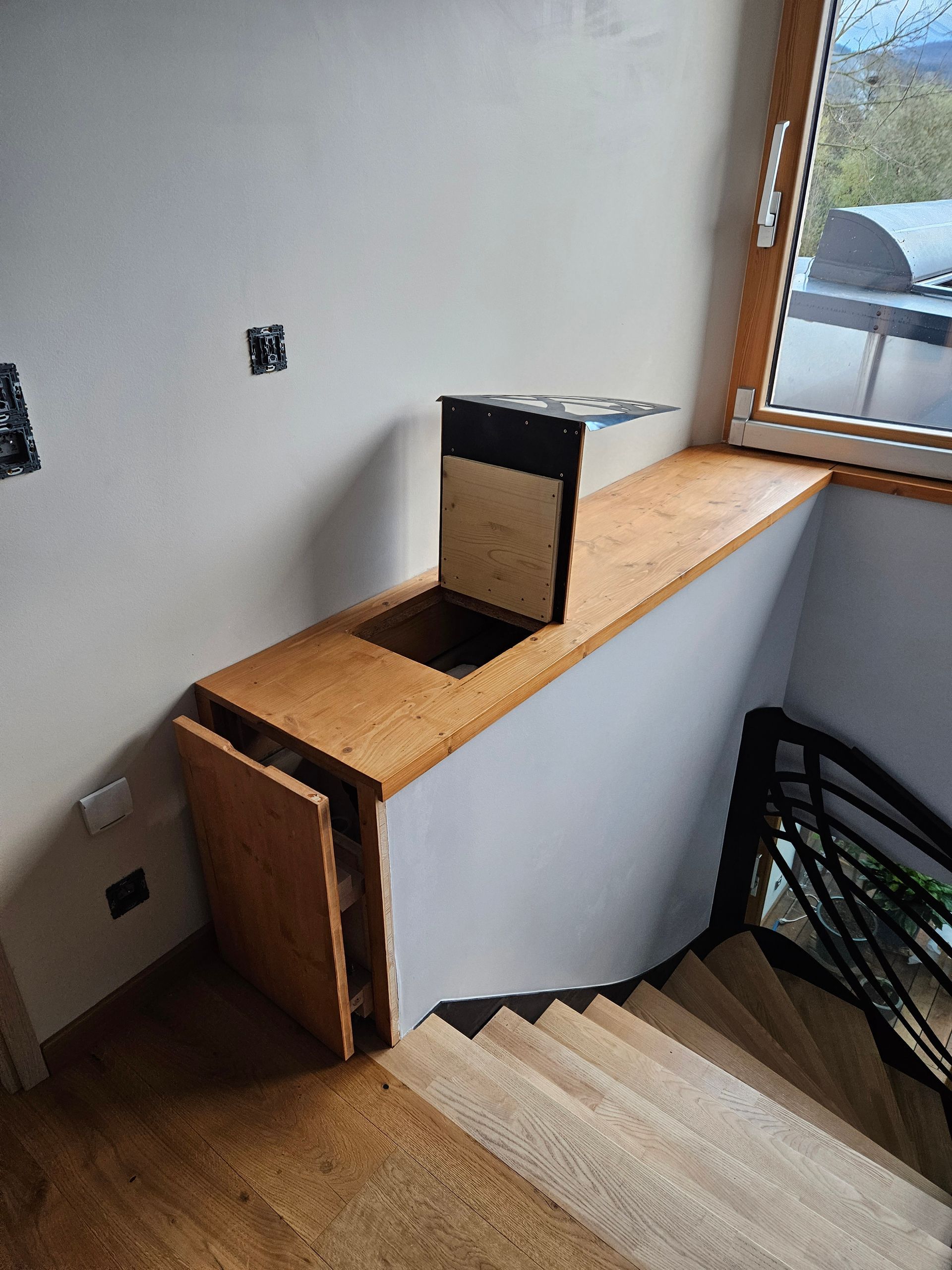 Système d'ouverture du meuble de rangement