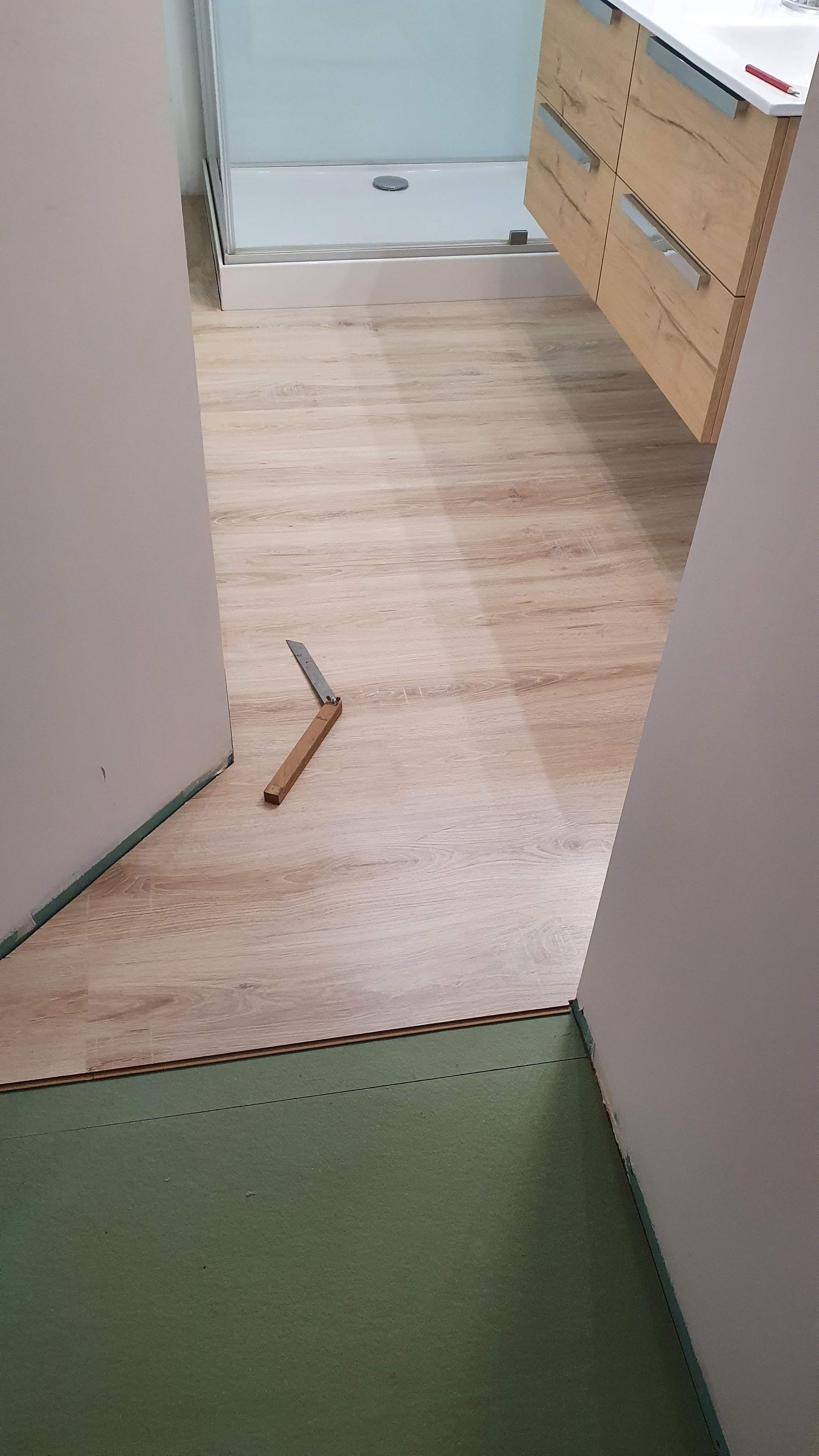 Parquet dans une salle de bains
