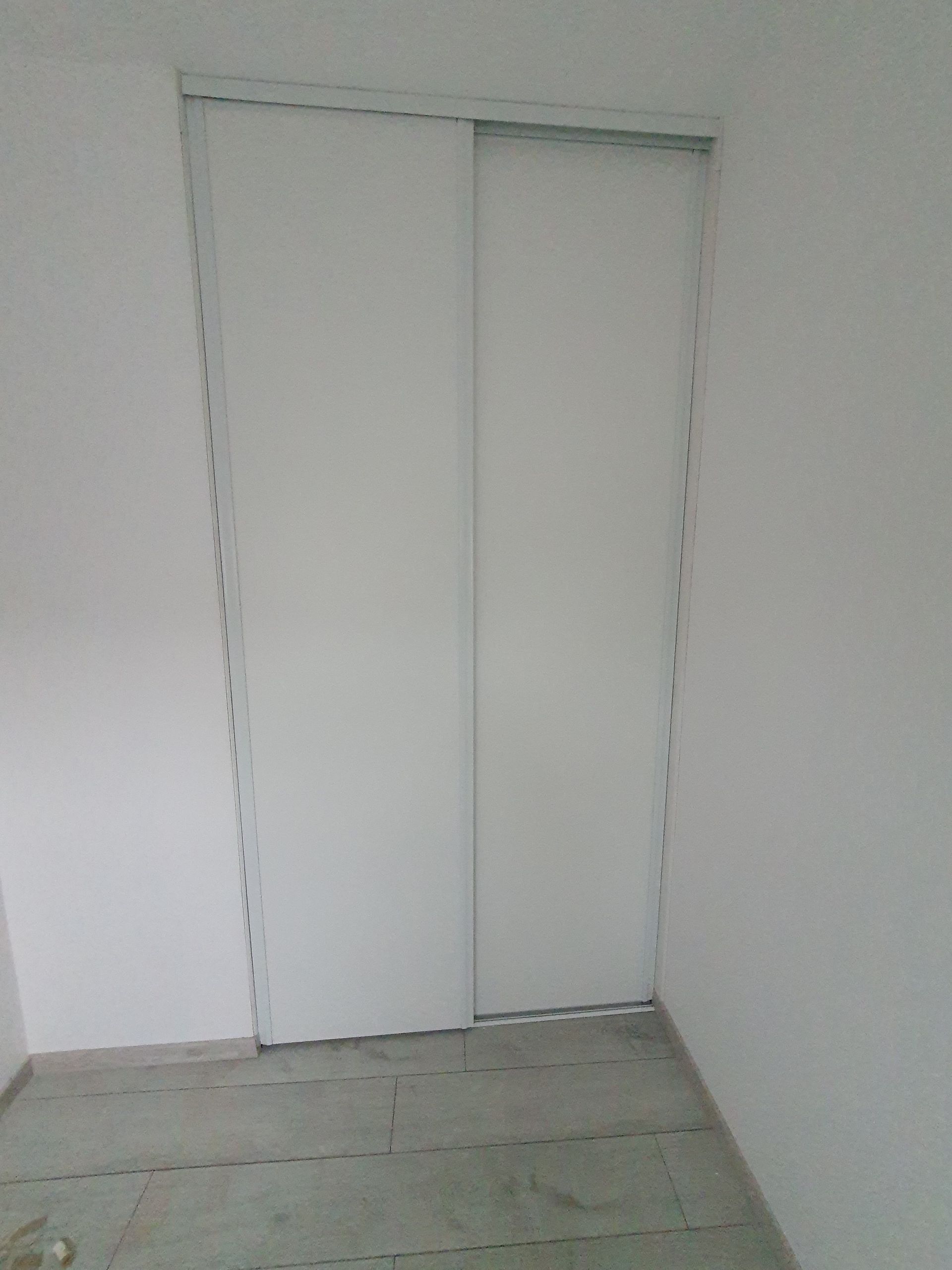 Dressing avec porte coulissante