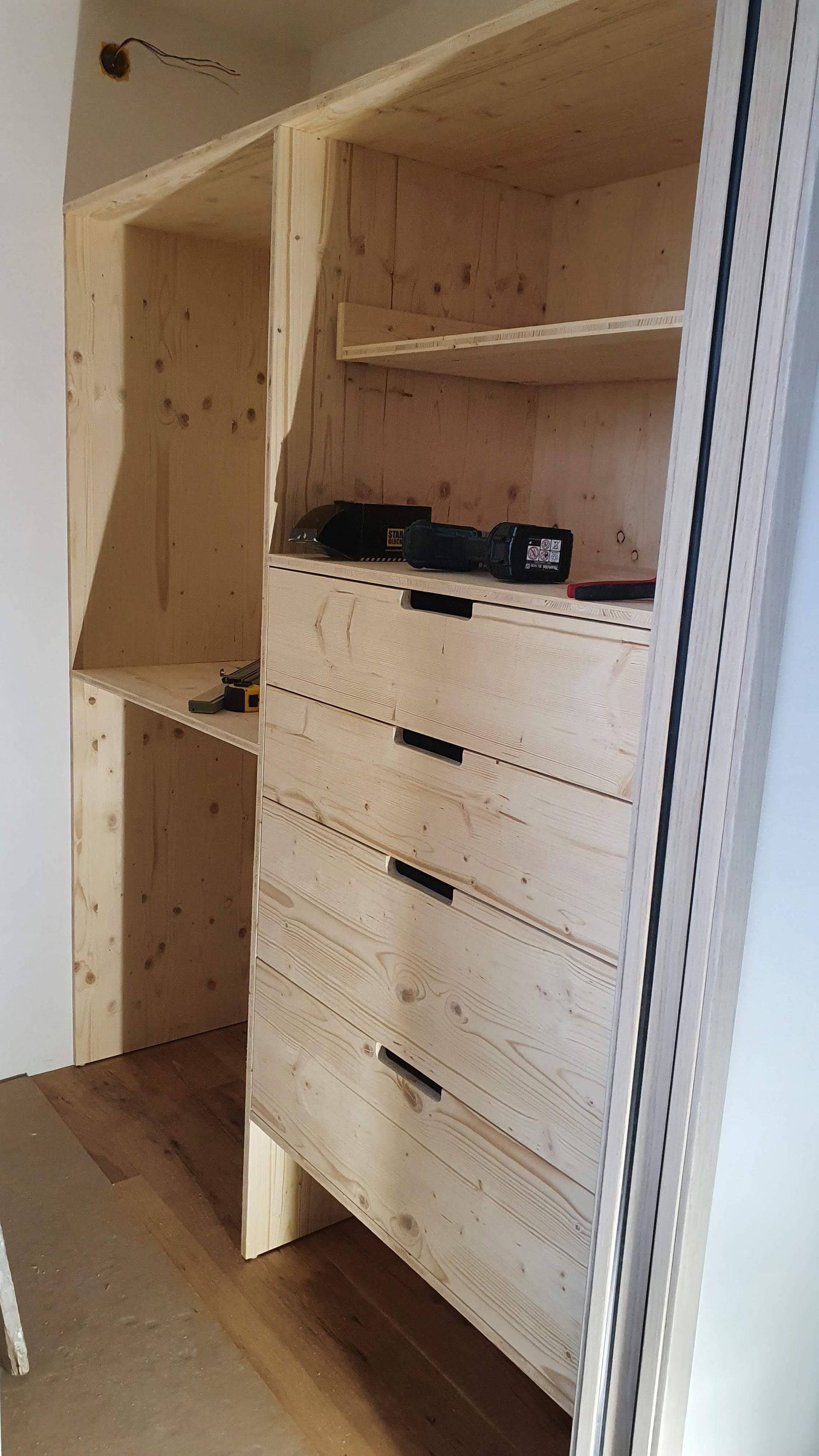 Dressing avec tiroirs