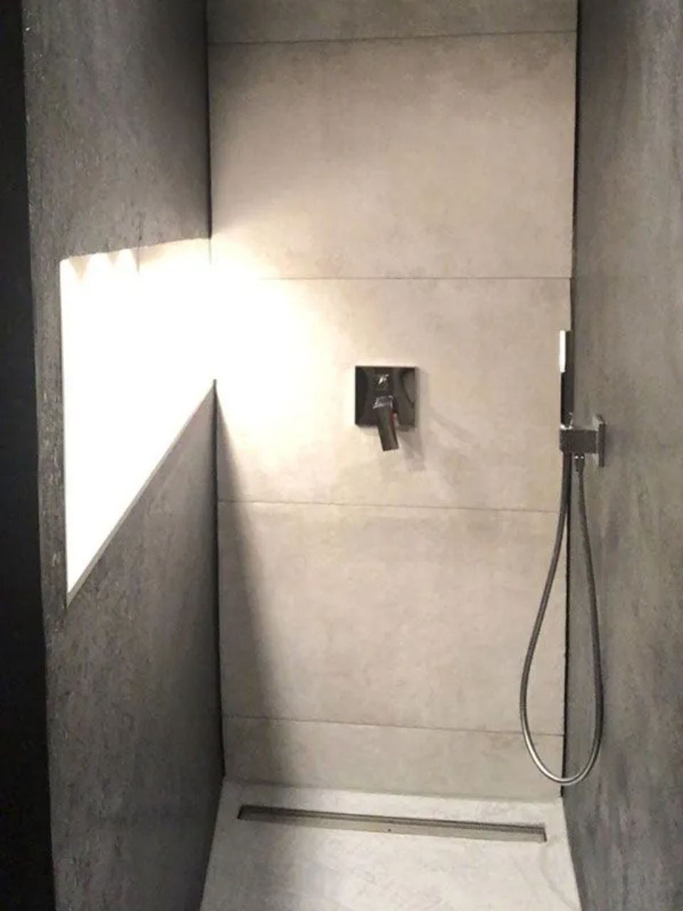 Duschkabine eingebaut durch ARAGON Projektentwicklung & Bauwerksanierung GmbH