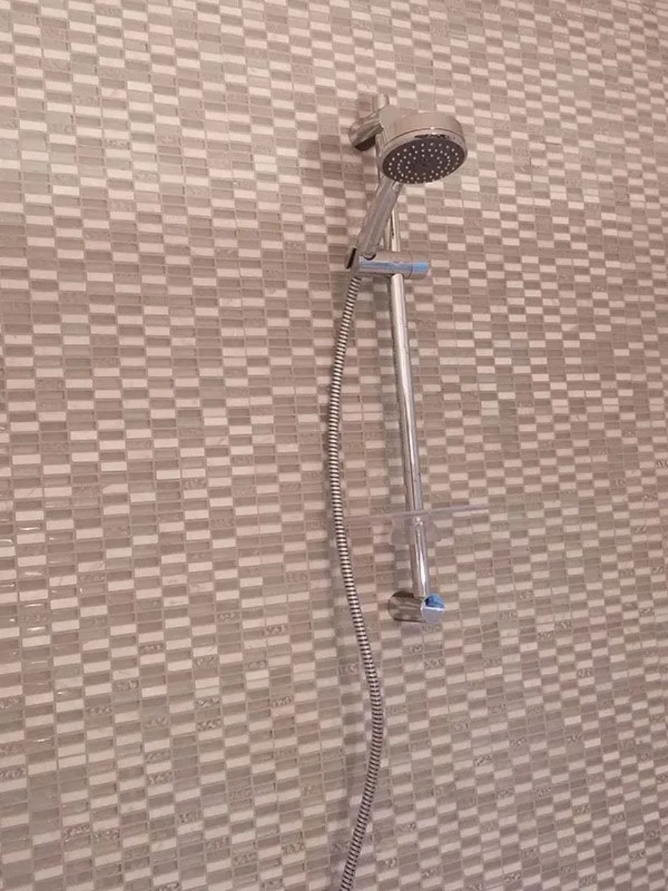 Duschkopf eingebaut durch ARAGON Projektentwicklung & Bauwerksanierung GmbH