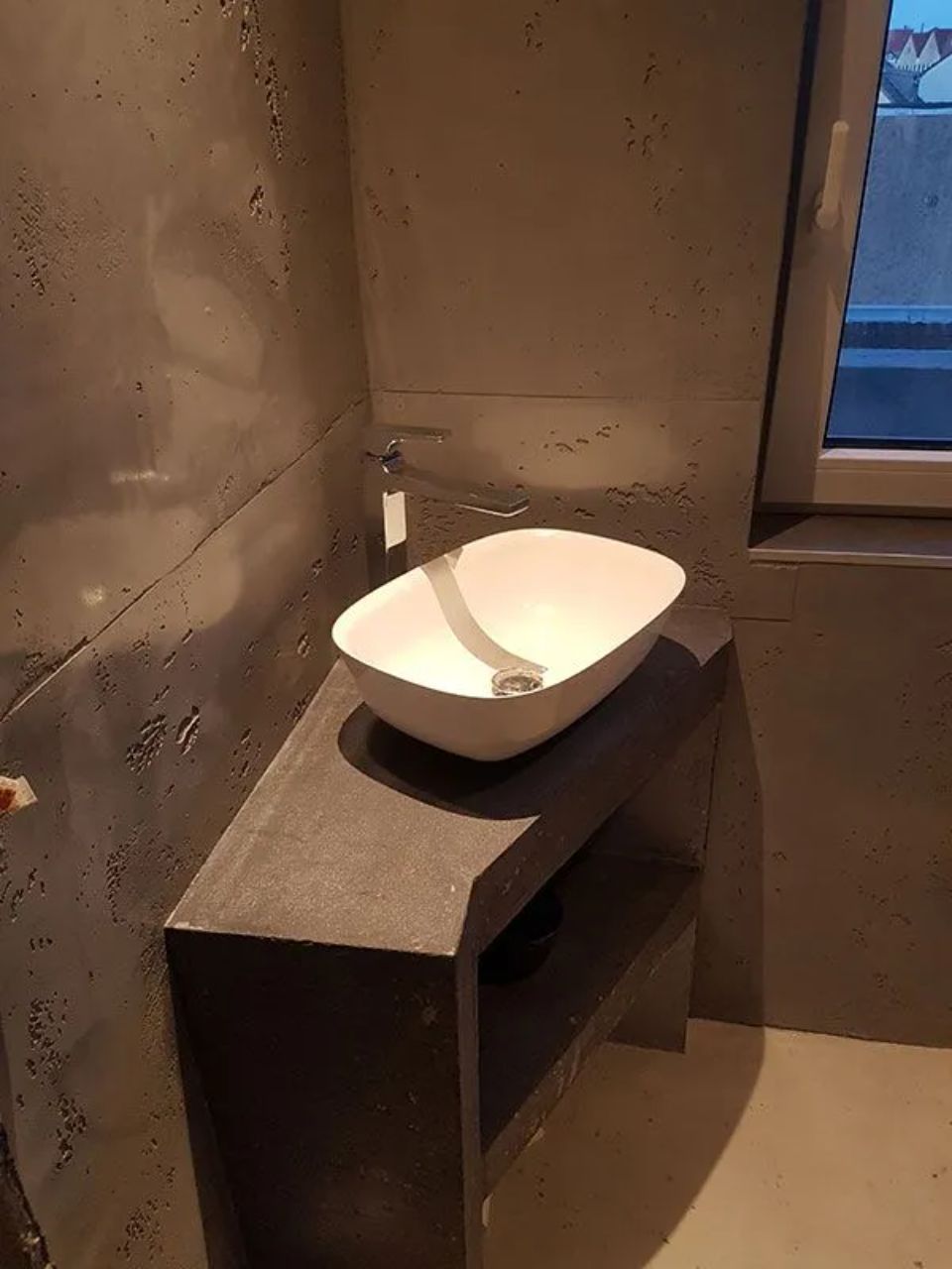 Modernes Waschbecken eingebaut von ARAGON Projektentwicklung & Bauwerksanierung GmbH