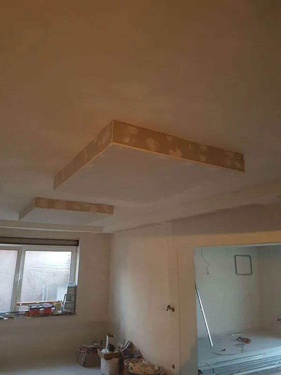 Rigipsplatte an Zimmerdecke gebaut durch ARAGON Projektentwicklung & Bauwerksanierung GmbH