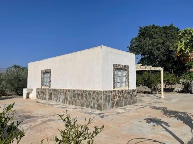 Olas del océano, turquesas y blancas, rompiendo y remolineando.