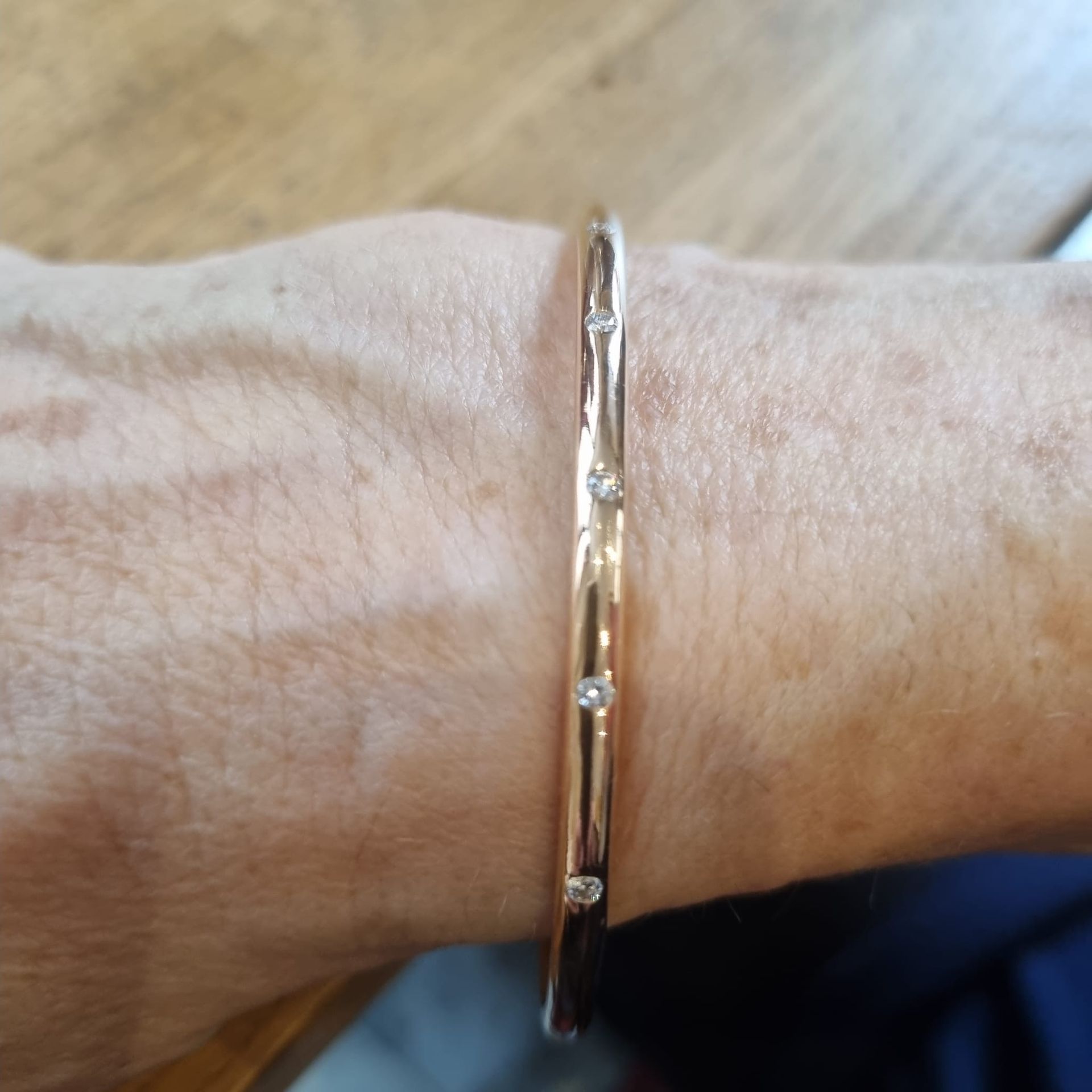 Création d'un bracelet en argent et diamants