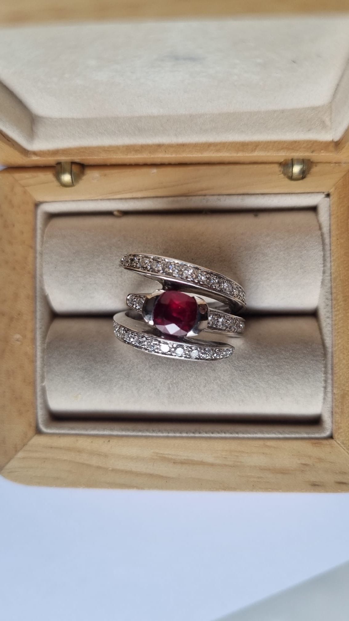 Bague en diamant et pierre précieuse