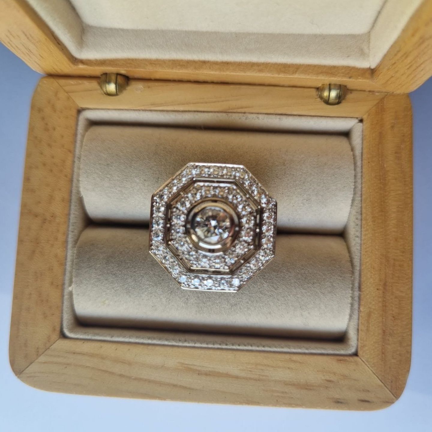 Création d'une bague en diamants