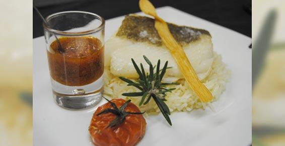 Pavé de fletan à la fleur de sel et vinaigrette de tomates confites