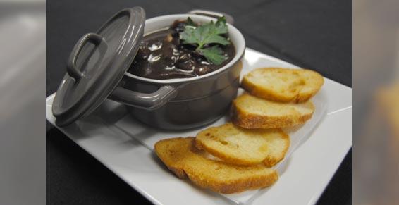 Les œufs en meurette en cocotte