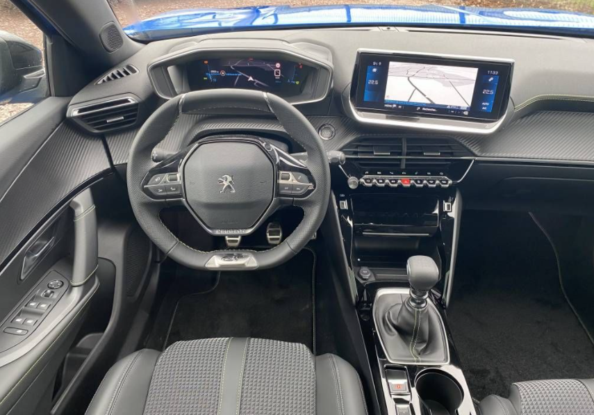 Peugeot 3008 bleu intérieur conducteur