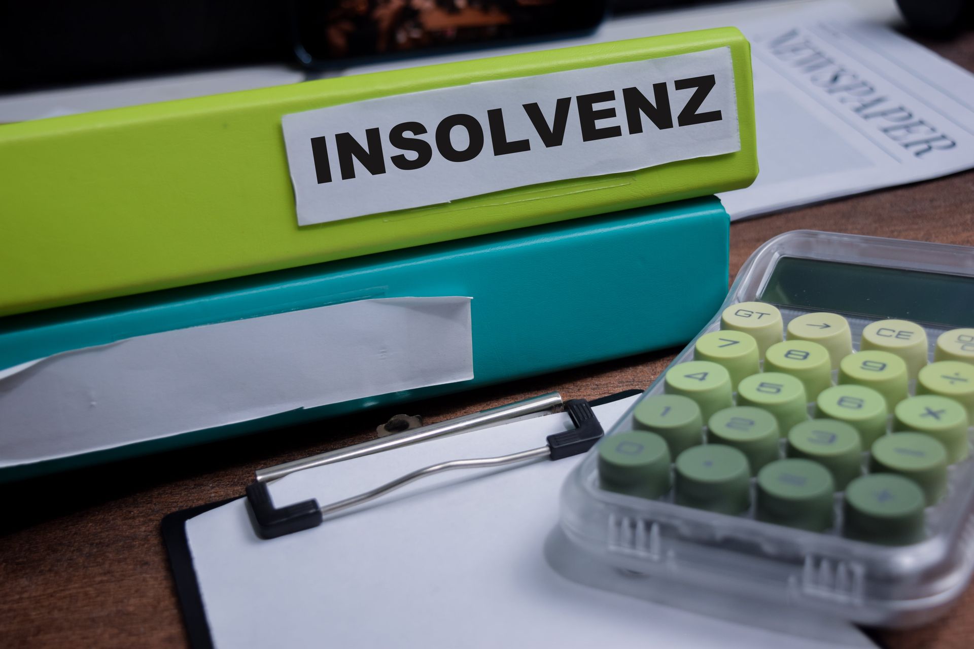 Ordner mit Insolvenzdokumenten