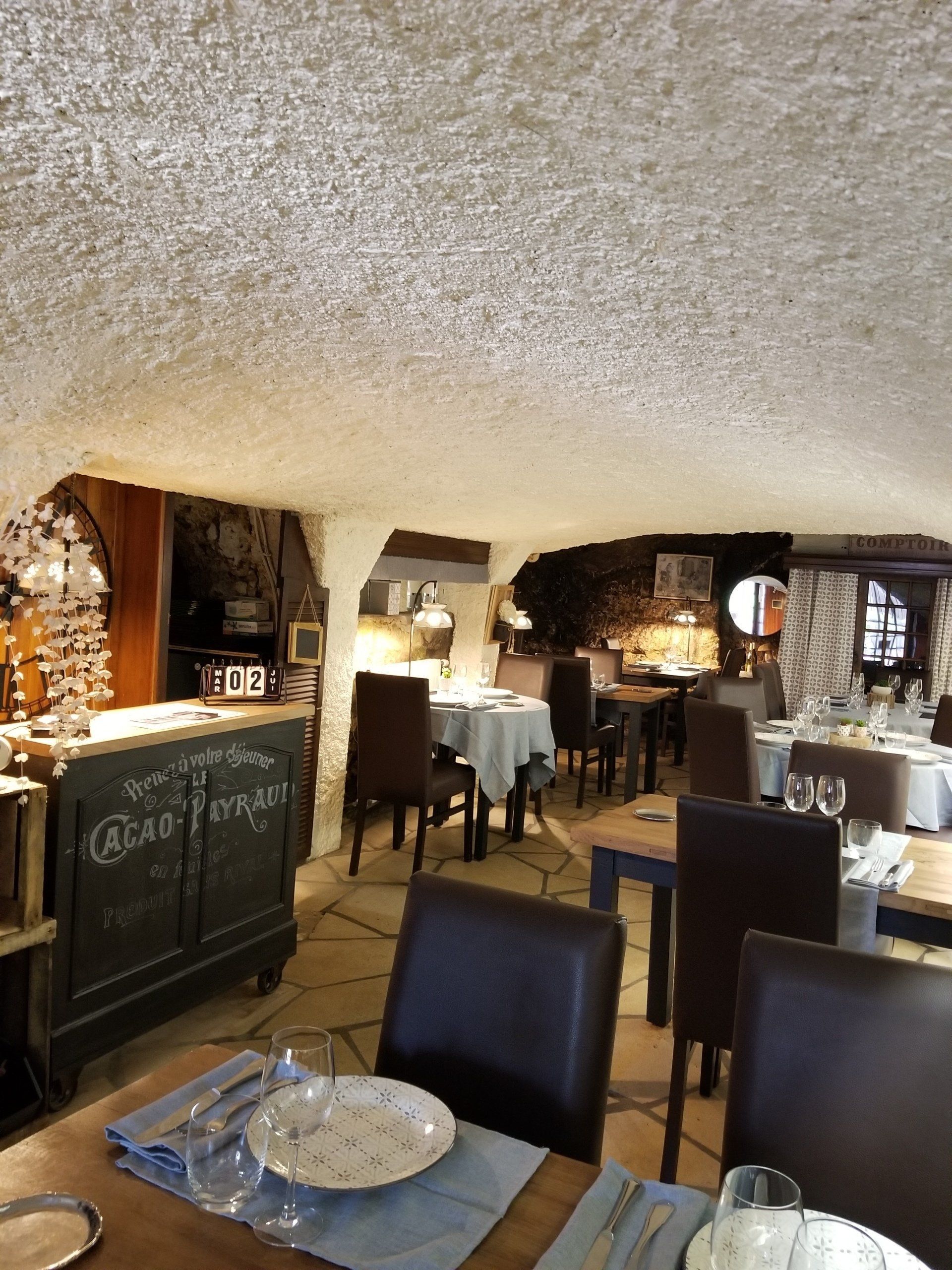 Salle du restaurant troglodyte