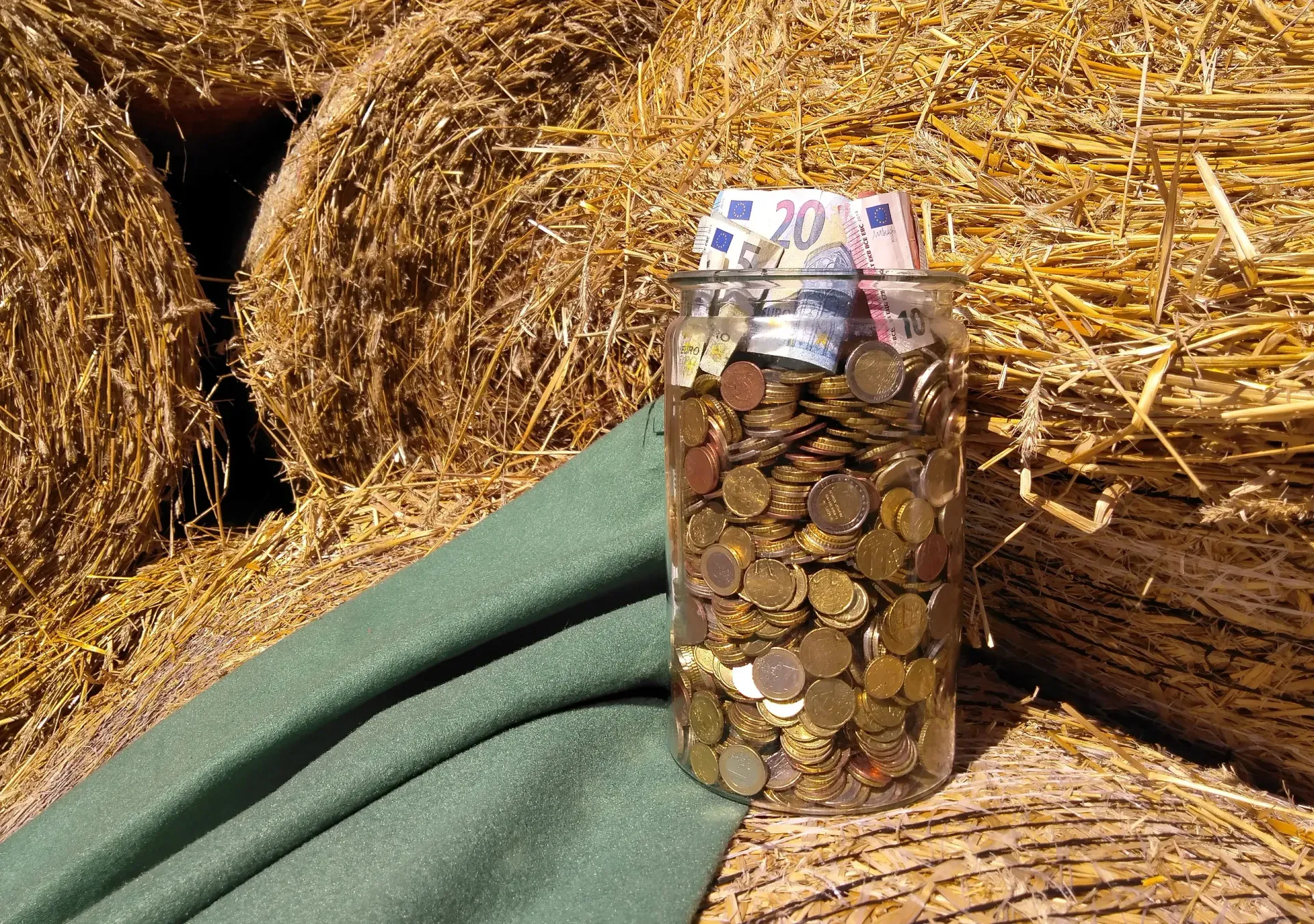 Vuosia kestävällä paalipeitteellä säästät selvää rahaa!