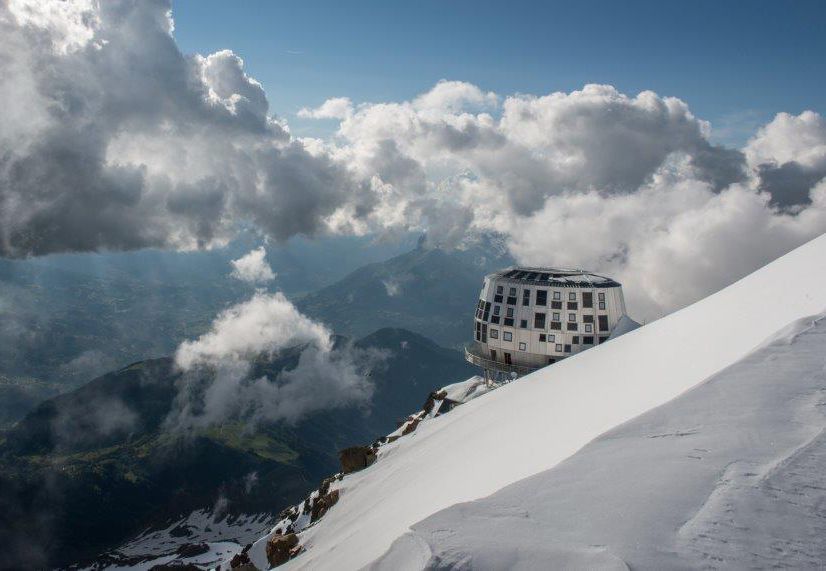 Photo du refuge du Gouter dans les montagnes alpines