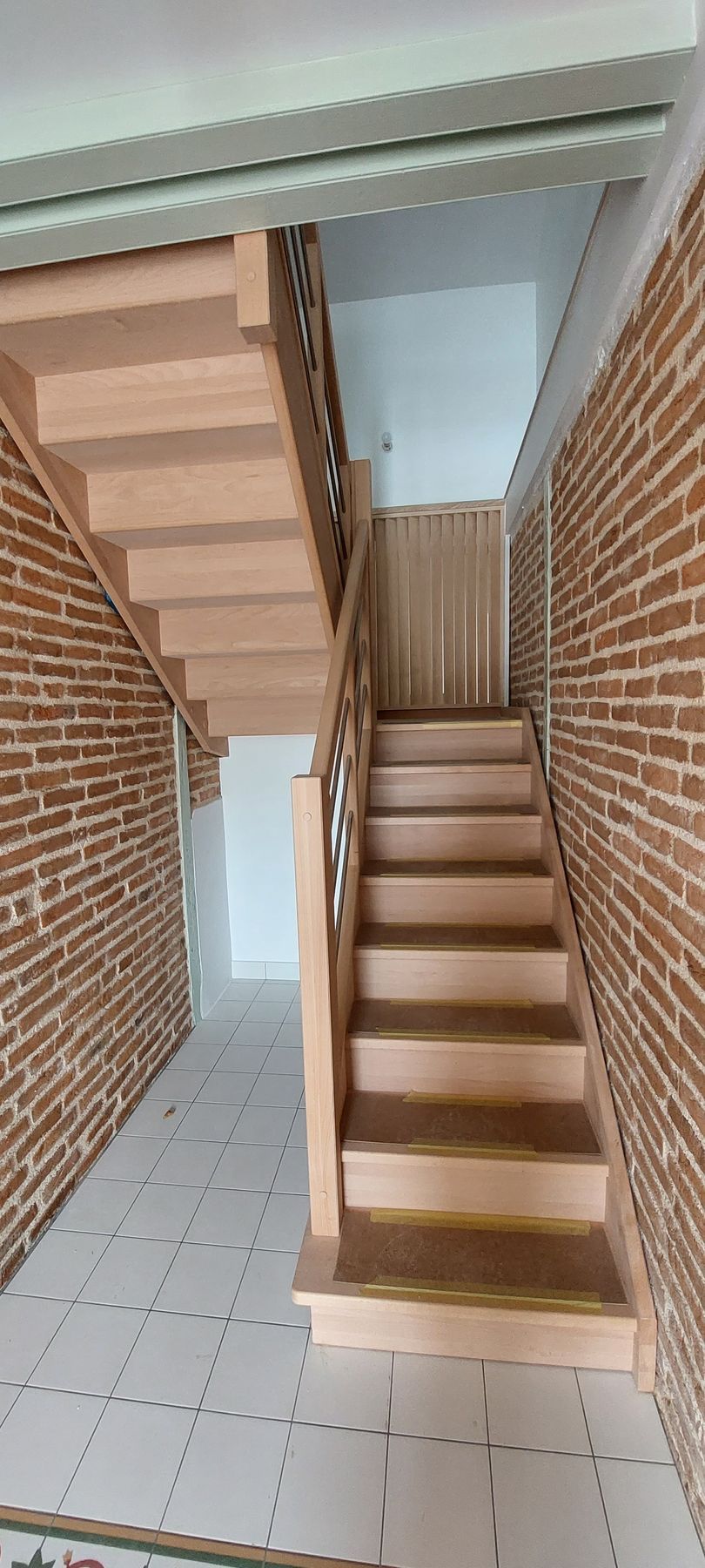Installation d'un escalier en bois
