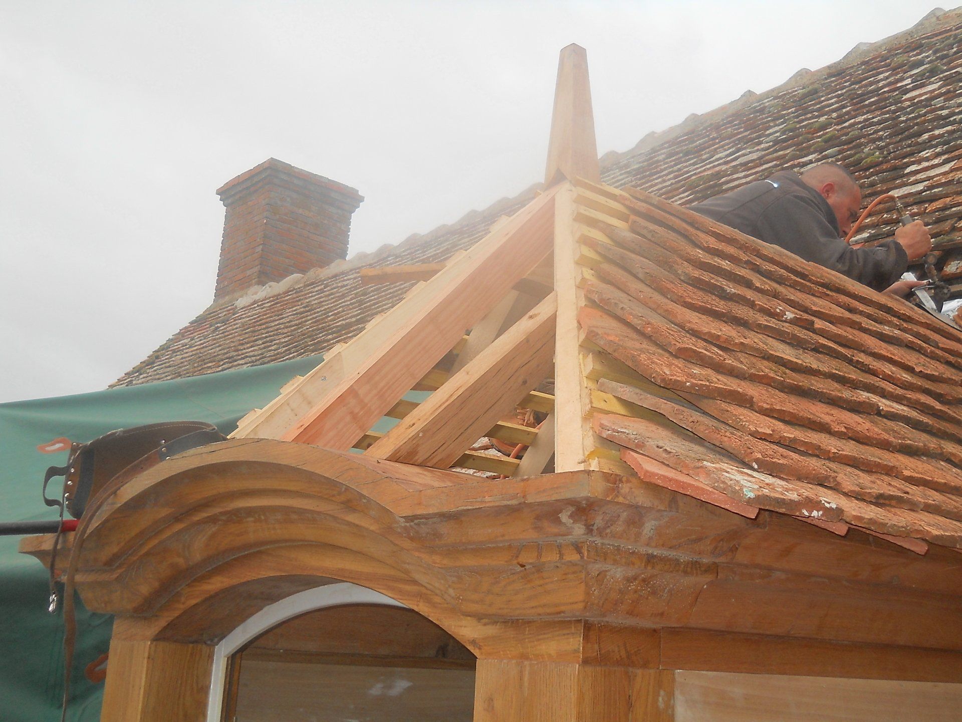 Lucarne en vieilles tuiles