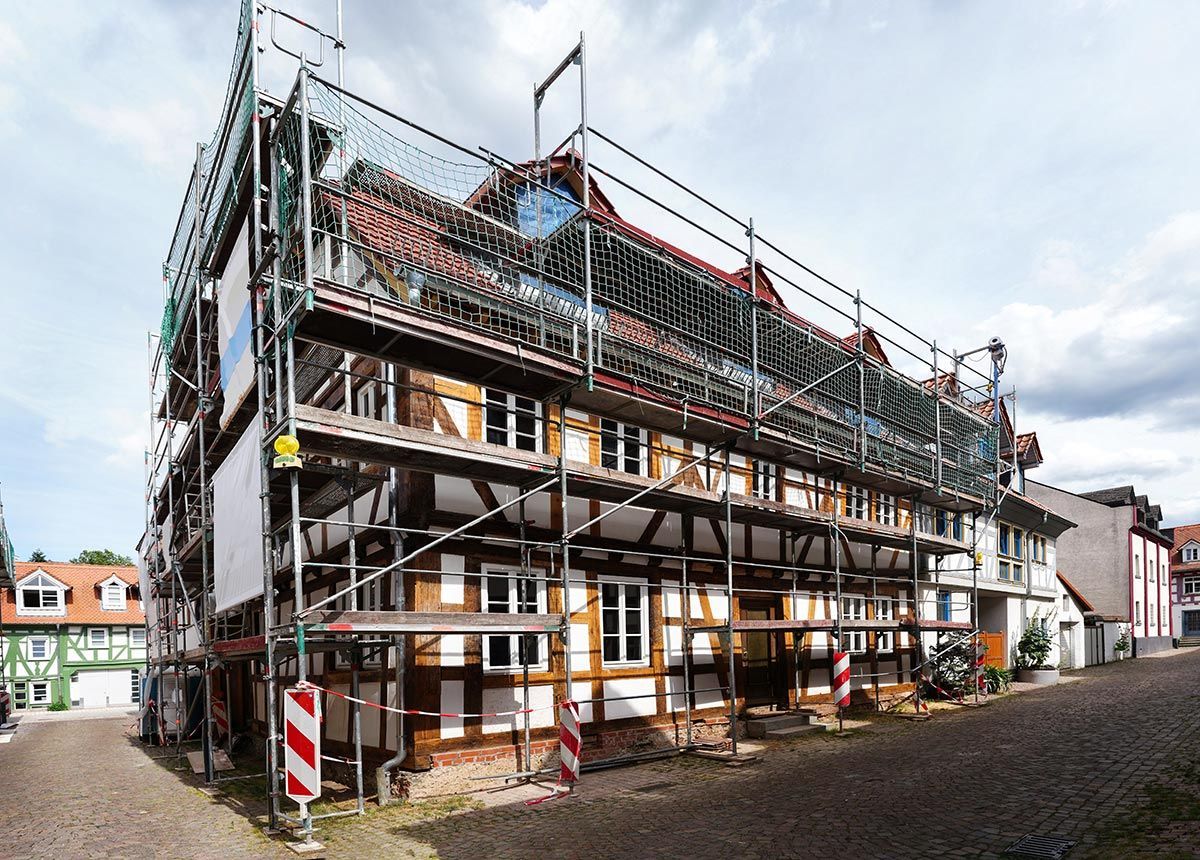 Travaux sur une maison à colombage