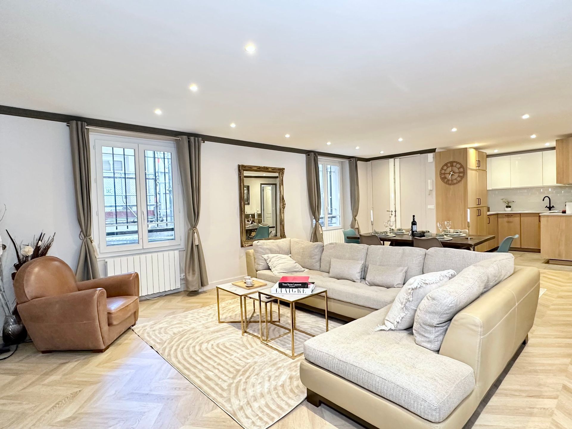 A cosy and comfortable living room near the Louvre.