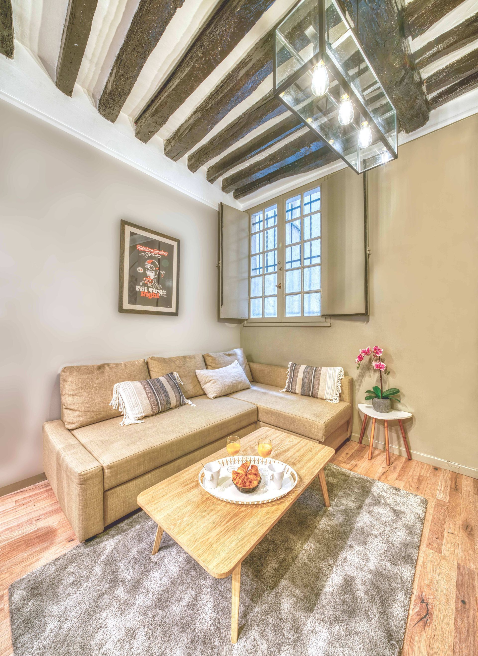 A cosy and comfortable living room near the Louvre.