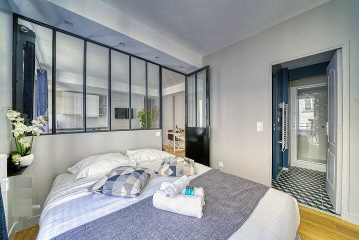 A cosy and comfortable bedroom in the heart of Paris near the famous Champs-Élysées.
