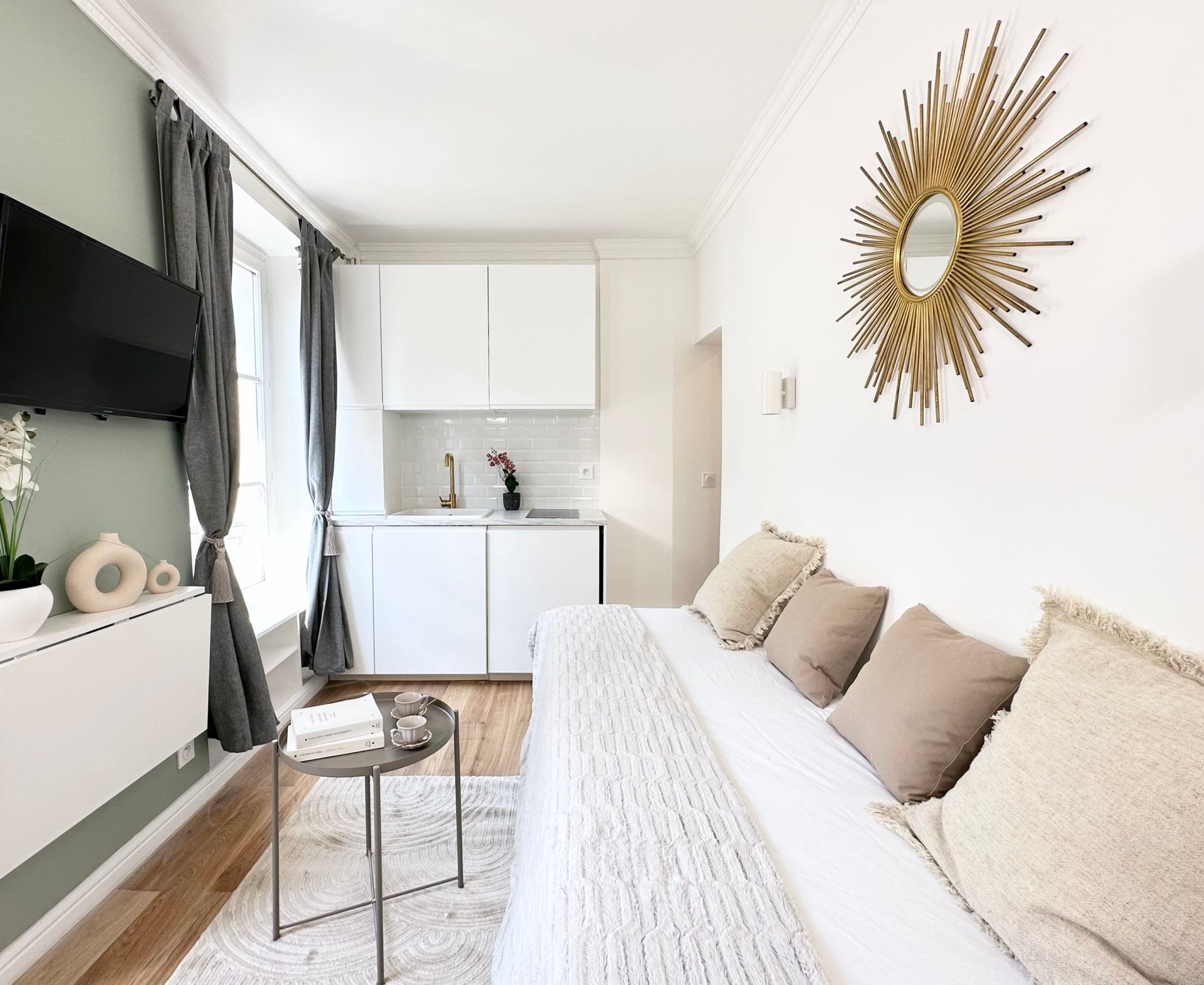 A cosy and comfortable living room in the heart of Paris near Montmartre.