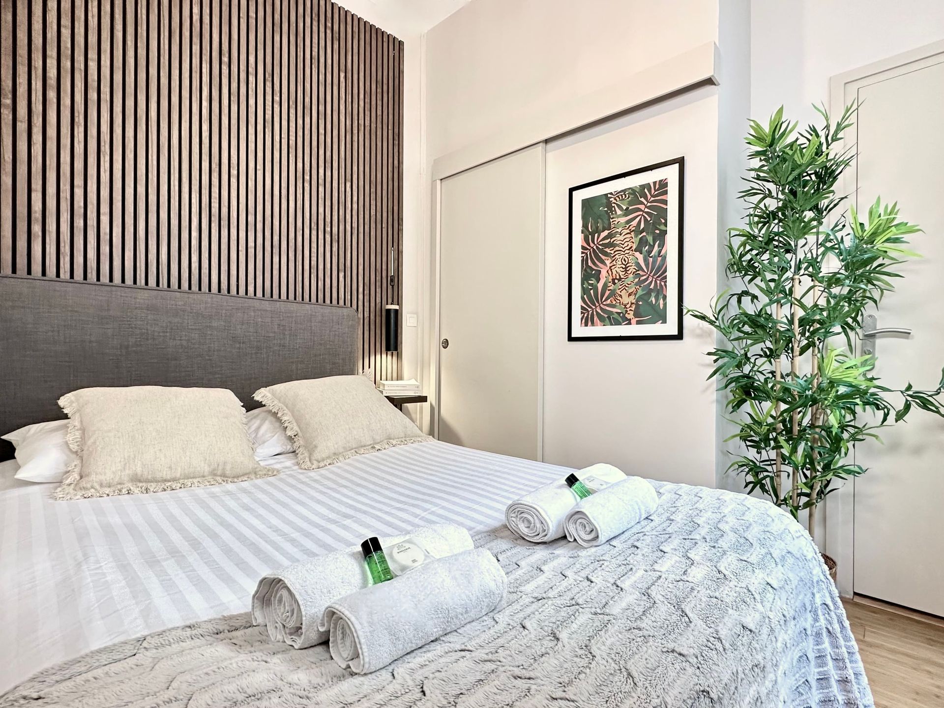 A cosy and comfortable bedroom in the heart of Paris near the famous Champs-Élysées.