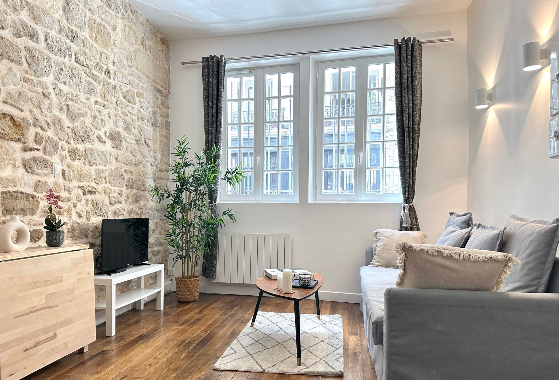 A cosy and comfortable living room in the heart of Paris near Le Marais.
