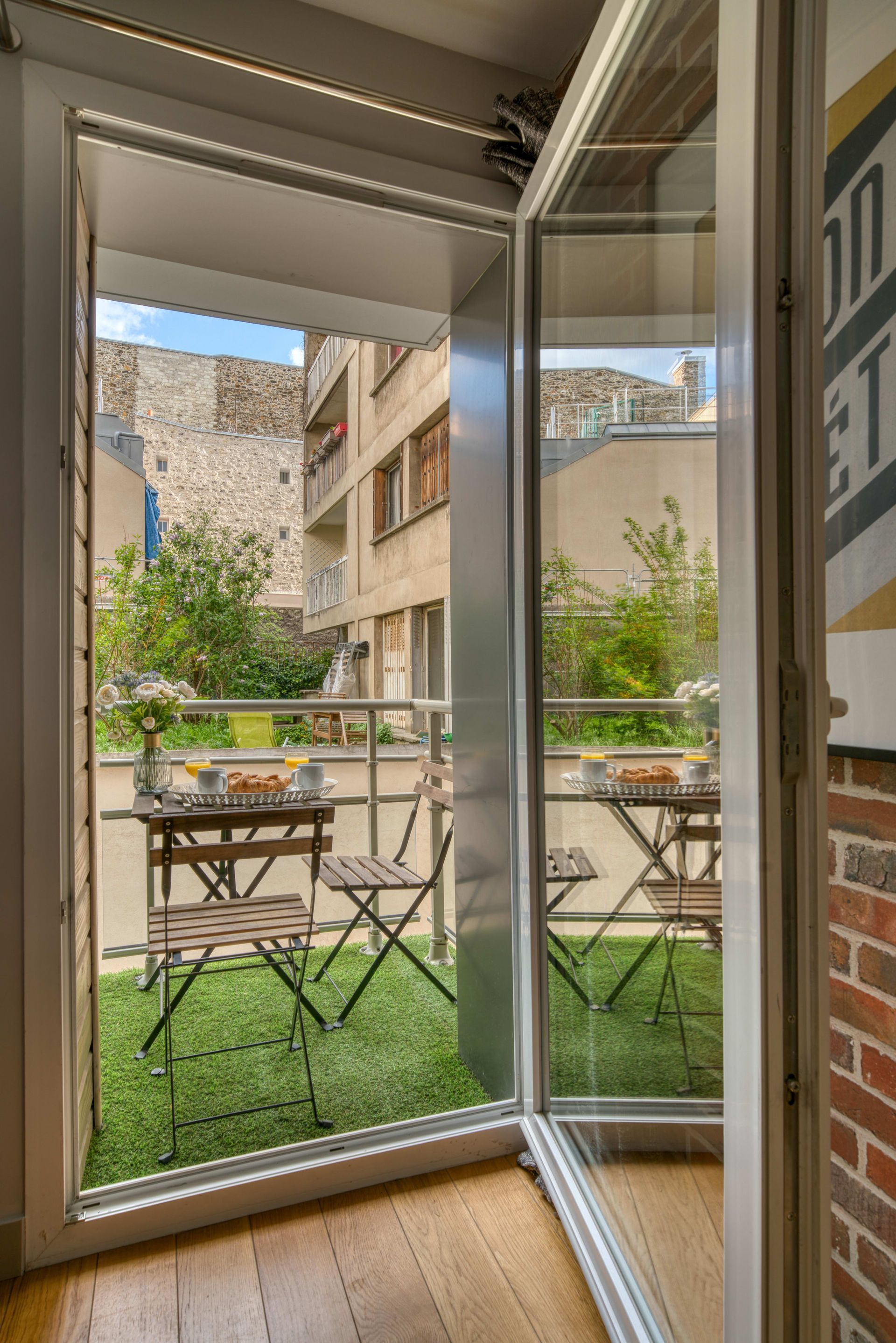 Very comfortable terrace at the centre of Montmartre, Paris.